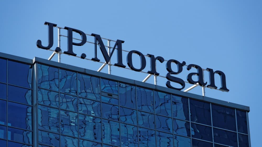 JP Morgan Predicts The End Of Covid, A Strong Economy, And $125 Oil | OilPrice.com