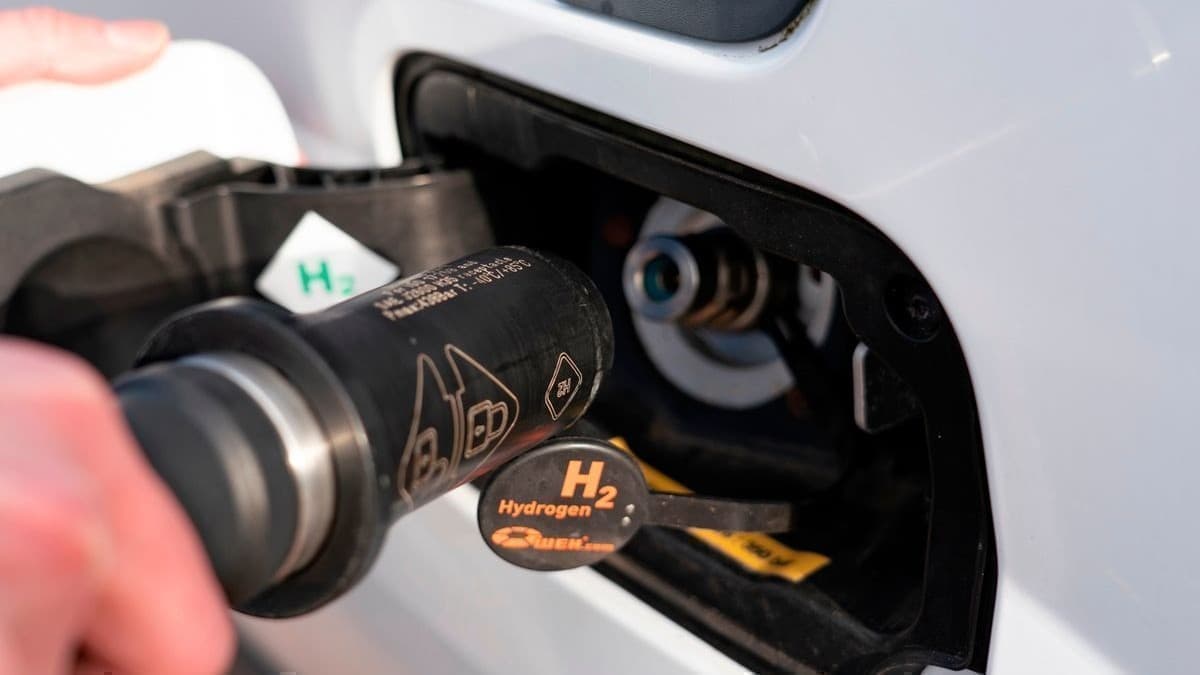 Germany Bets Big On One Energy Hub To Reduce Reliance On Russian Gas | OilPrice.com