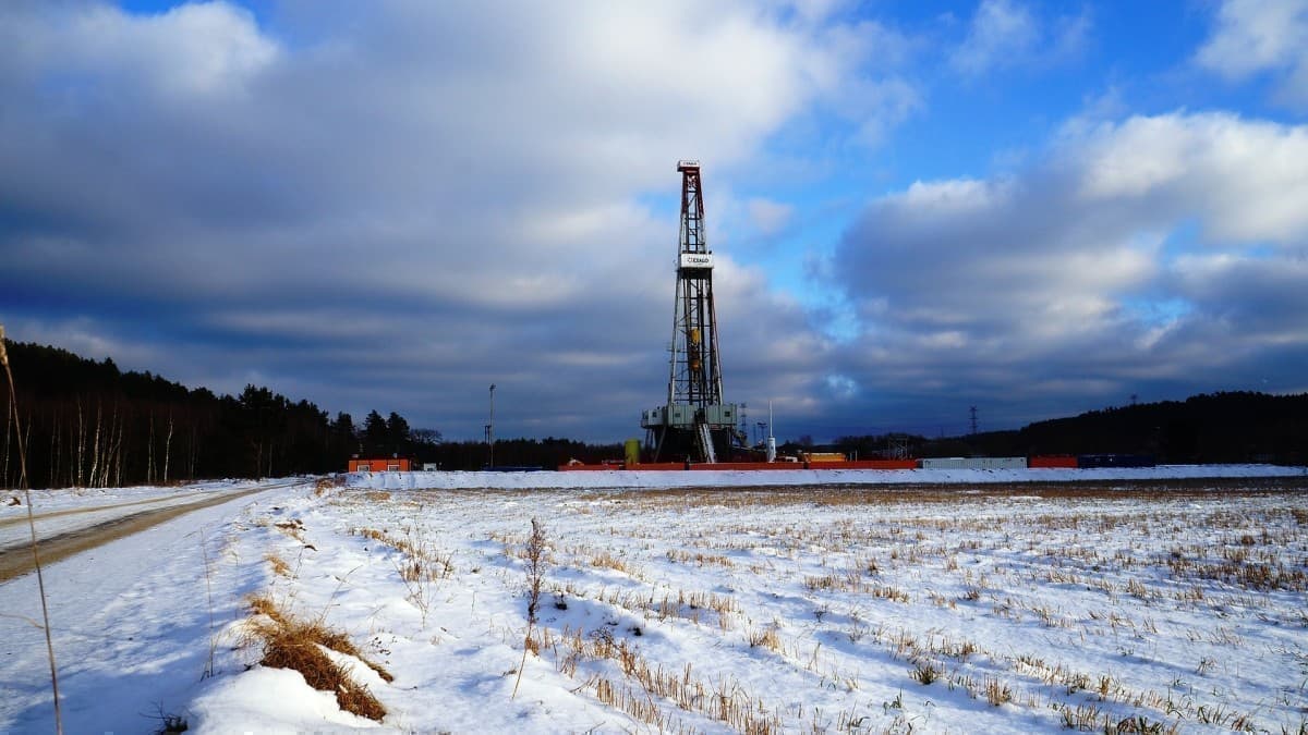 Canada’s Oil Patch Faces Chill, But Output Still Set to Climb ...