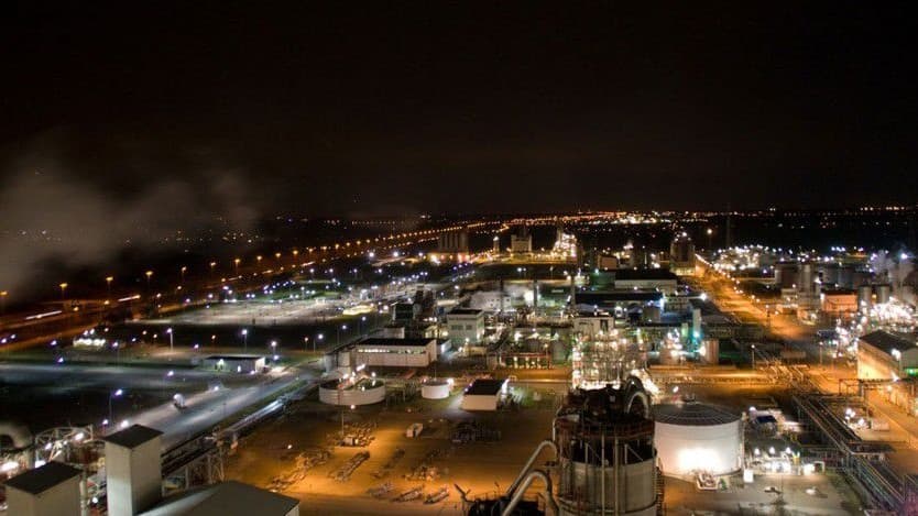 U.S. Chemical Giants Cash In on Oil Feedstock Shock