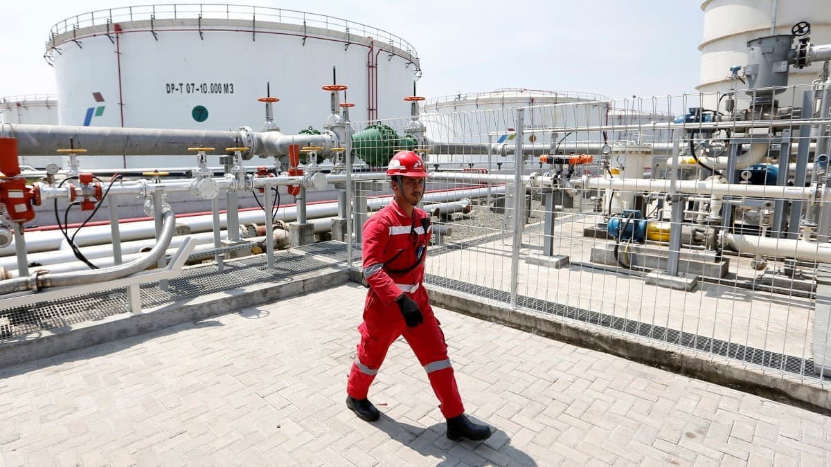 Asia Energy Squeeze Worsens as Supply Cushion Melts