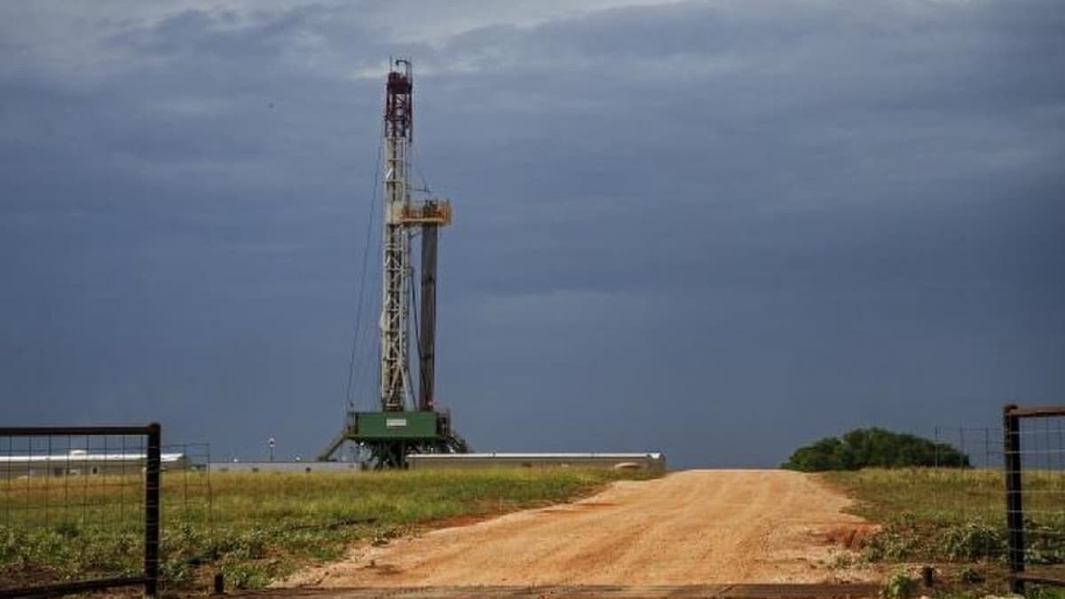 Oil Rig Count Slides Amid OPEC Optimism | OilPrice.com