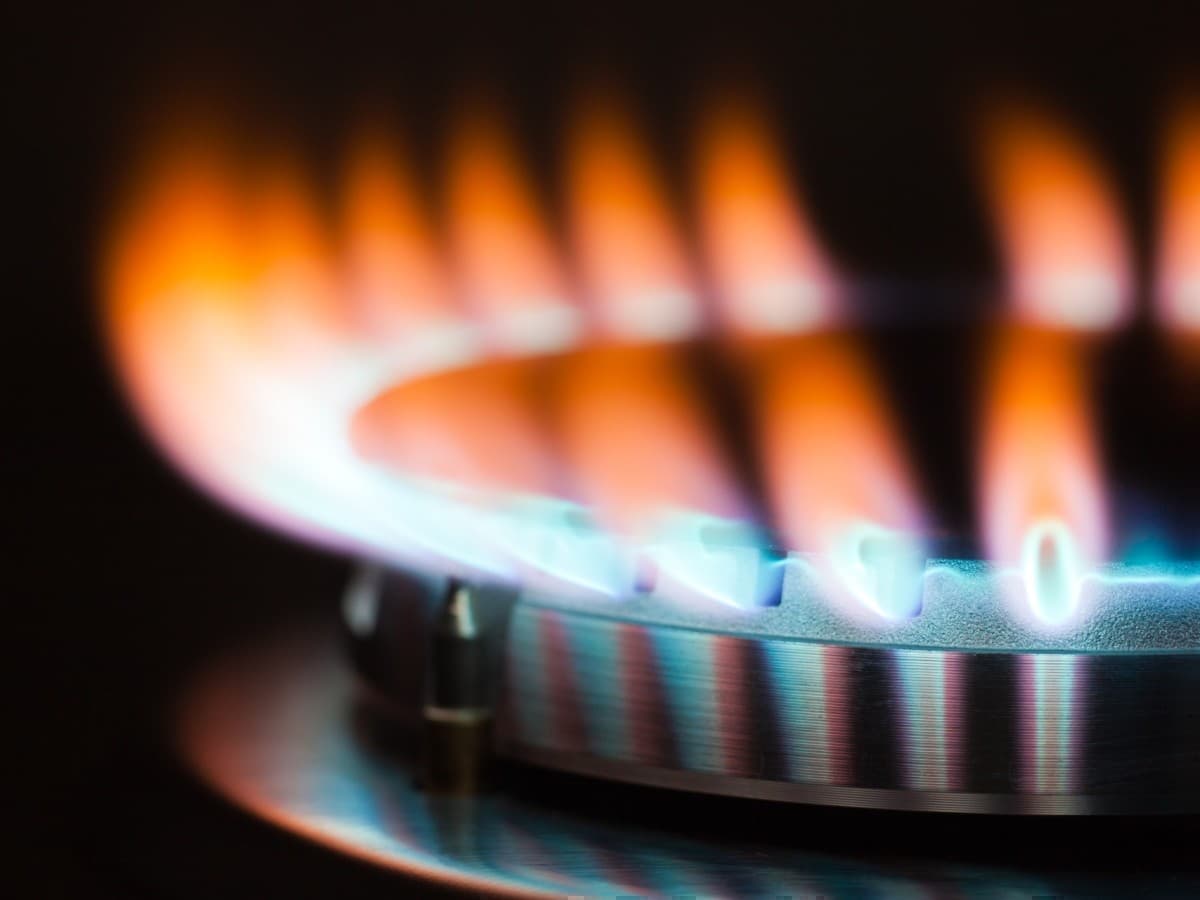 Hormuz Shutdown Throws India’s LPG Market Into Chaos