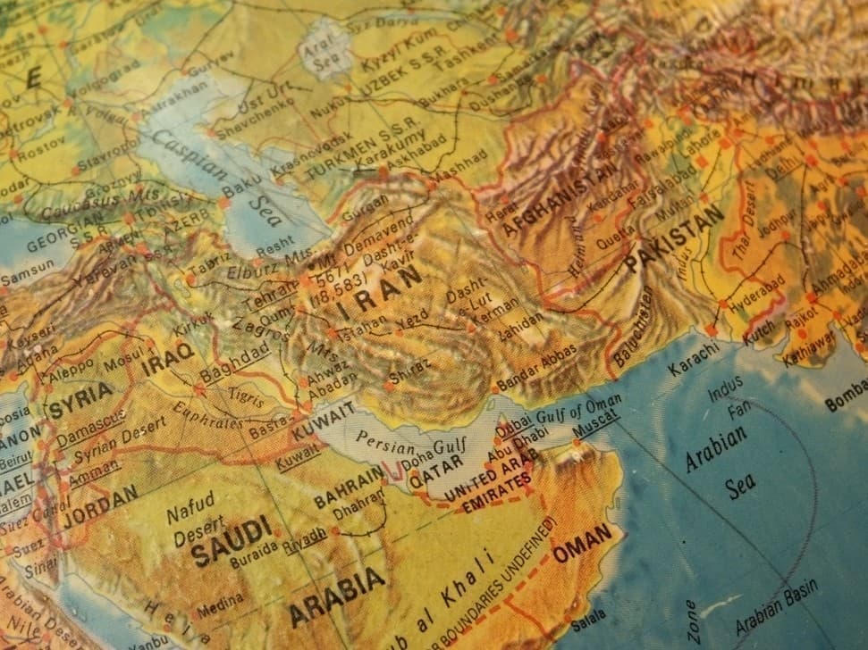 Oil Prices Jump as Iran Conflict Widens and Energy Sites Come Under Fire