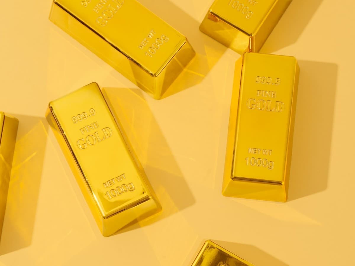 Gold Tops $4,800 as U.S.-Iran Ceasefire Halts Six Weeks of War