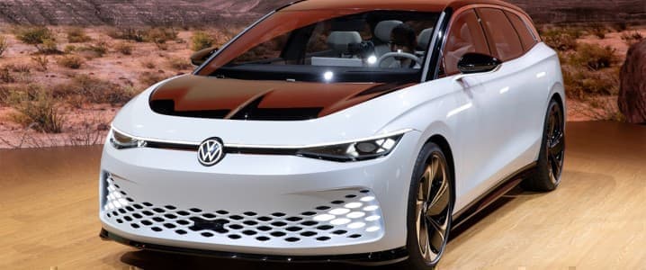 Deutsche Bank Turns Bullish On Tesla&rsquo;s Largest Competitor