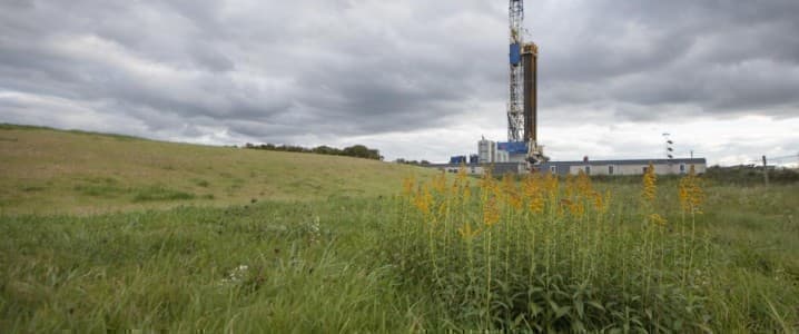 U.S. Oil Rig Count Slips For The First Time In Six Weeks - Vimarsana News