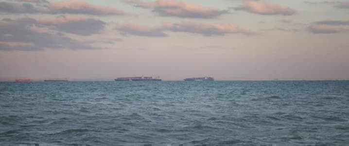 Crew Abandons Sinking Bulk Carrier In Red Sea After Houthi Attack