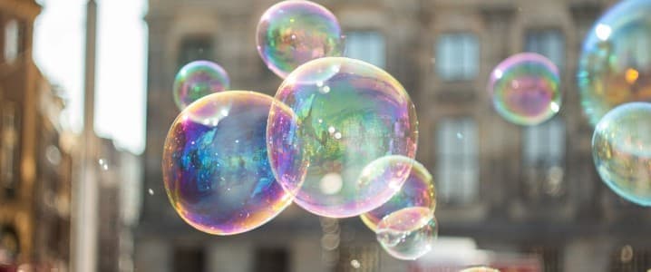 Off-Balance Sheet AI Financing Stirs Tech Bubble Fears