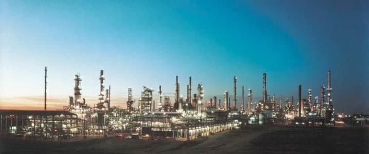 Investors Rotate Into Mid-Cap Energy Names as Big Oil Stalls