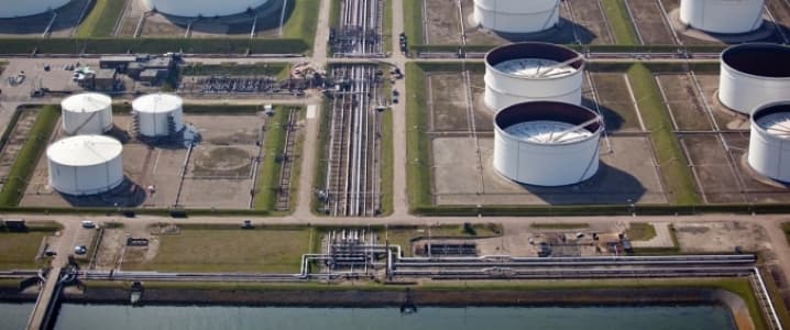 Storage tanks "title =" Storage tanks "/> </source></picture></div>
<div id=