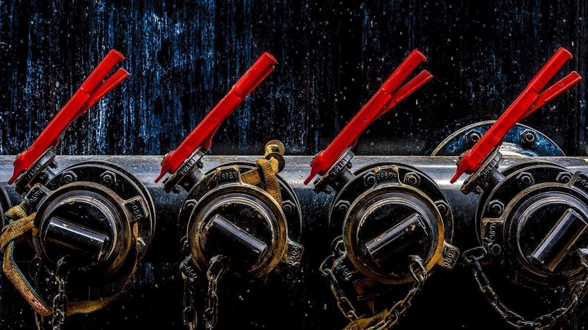 Oil Rises On Bullish API Inventory Report | OilPrice.com