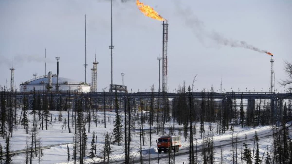 Russia’s Oil Production Slipped 2.8%, Gas Output Rose 7.6% in 2024