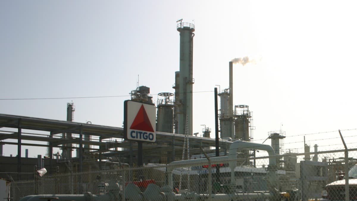 Citgo Swings to $100M Profit as Bidding War Intensifies for Parent ...