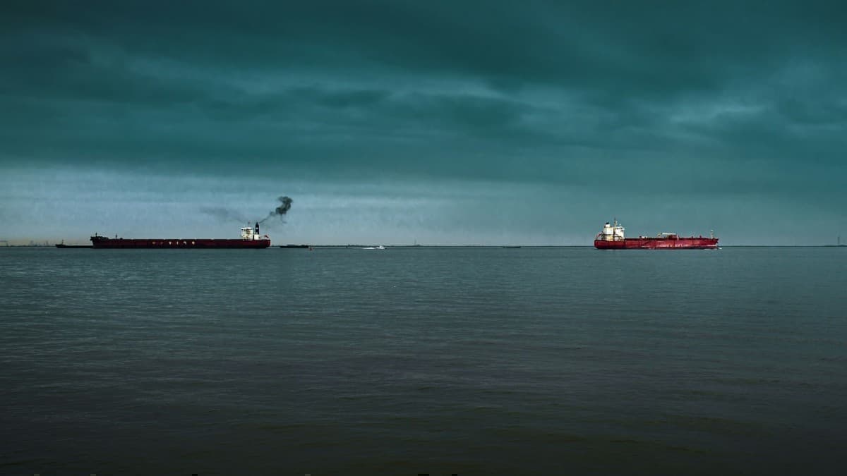 Reliance Rig 2 Reliance Industries Pivots Back to Russian Oil with U.S. Waiver ...