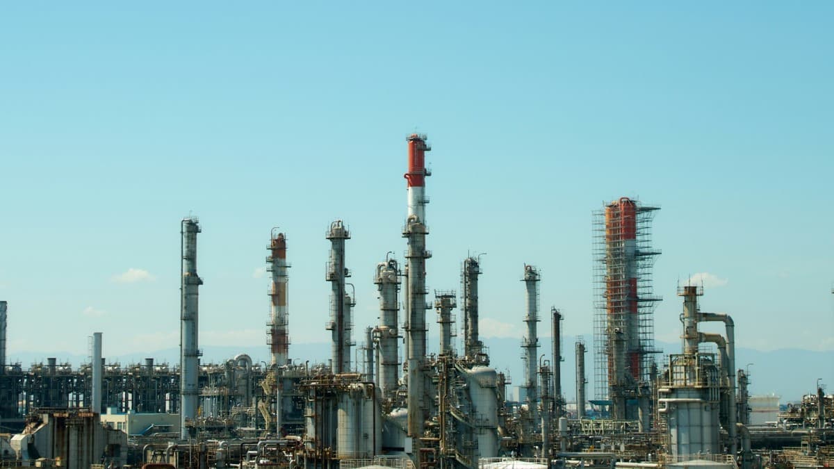 Nigeria Pays 65% More for Gasoline as Dangote Battles Crude Import Costs