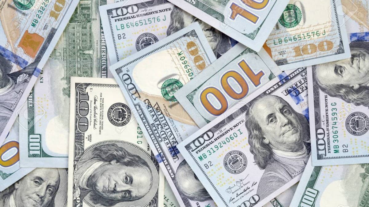 India’s Central Bank Tells Oil Refiners To Stop Buying Dollars On Spot Market