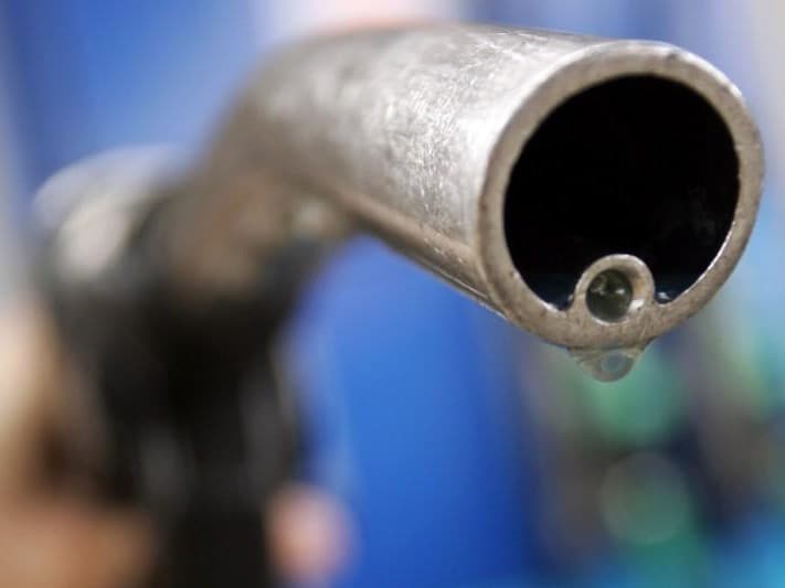 Gas Prices Dip Below $4 Per Gallon While Oil Prices Reverse Downtrend