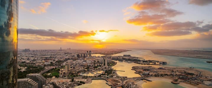 Abu Dhabi Conglomerate Enters Bidding War for Lukoil Assets