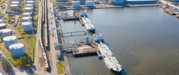 Trump Sees U.S. Oil Firms Operating in Venezuela Within 18 Months