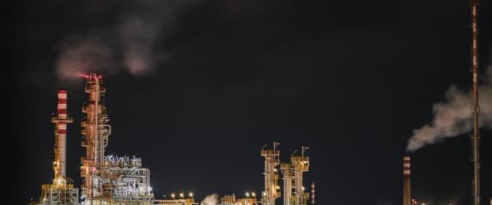 Oil Price Shock Forces Indias Top Refiners to Suspend Fuel Credit