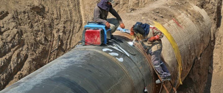 Iraq Negotiates with Iran to Reopen Vital Oil Shipping Route